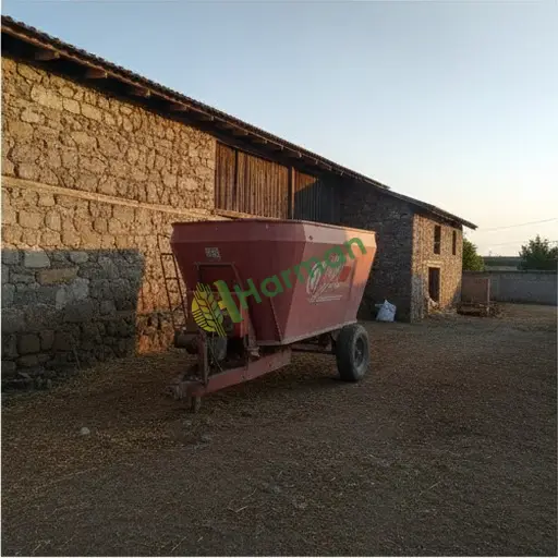 Siirt Eruh'ta yatay yem mikseri satılık